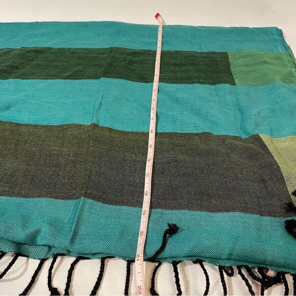 Scarf wrap in greens - Picture 6 of 7